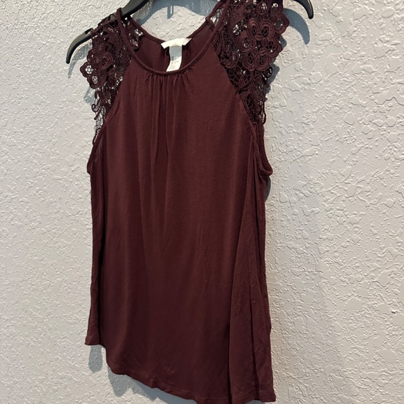 Burgundy Cute Top w Lace Shoulders - Size S - Picture 2 of 7